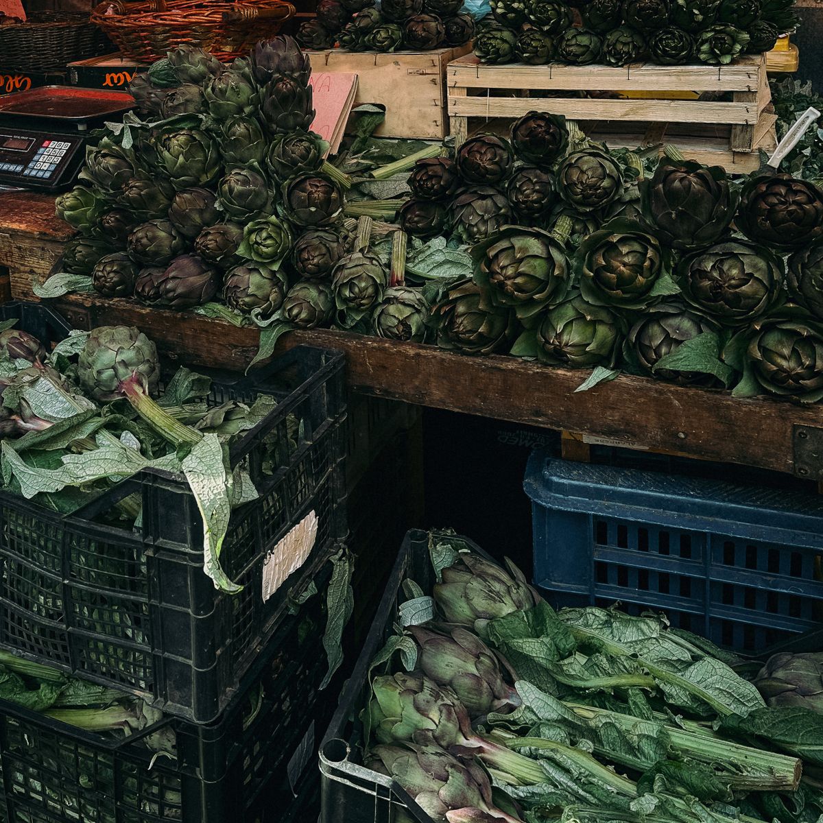 Artichauts frais sur un marché