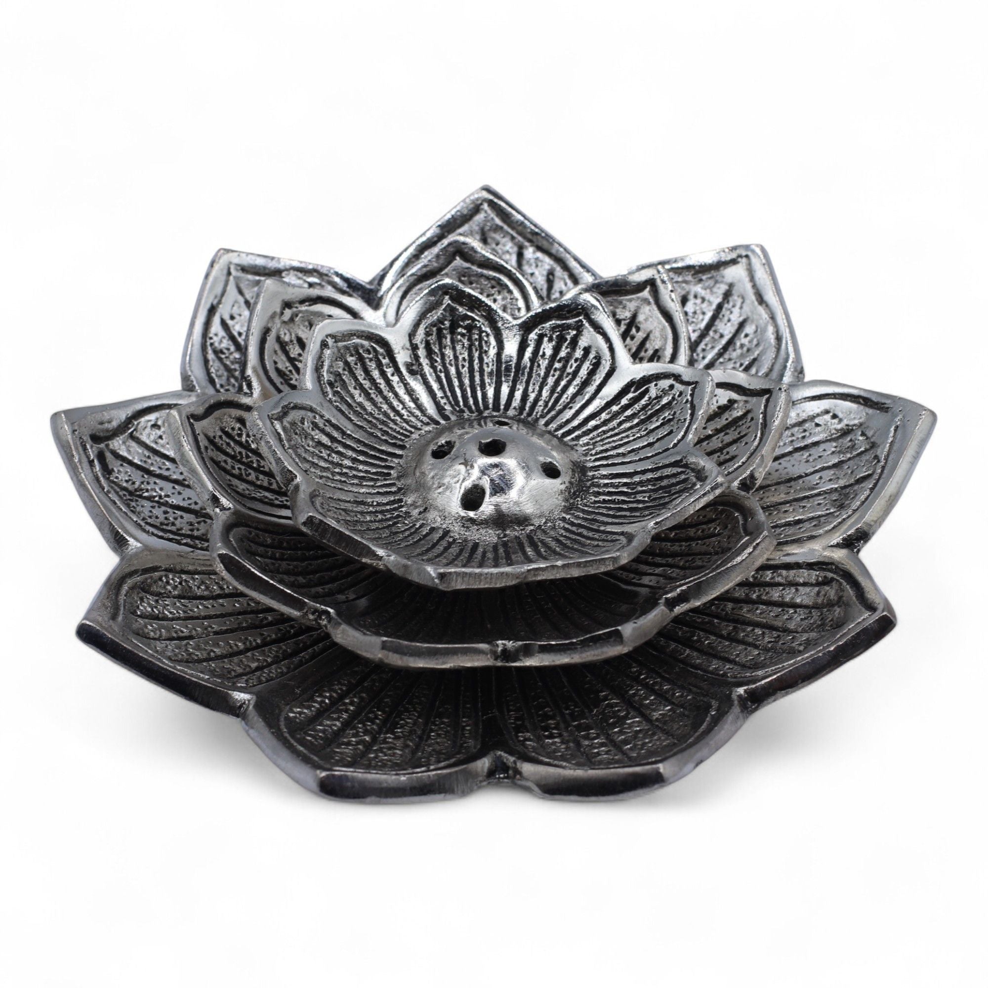 Porte-encens fleur de lotus triple en aluminium 10 cm, vue détaillée, idéal pour méditation, rituel zen et décoration spirituelle.