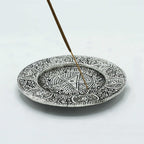 Porte-encens pentagramme rond en métal avec bâton d’encens, idéal pour méditation, purification énergétique et autel spirituel
