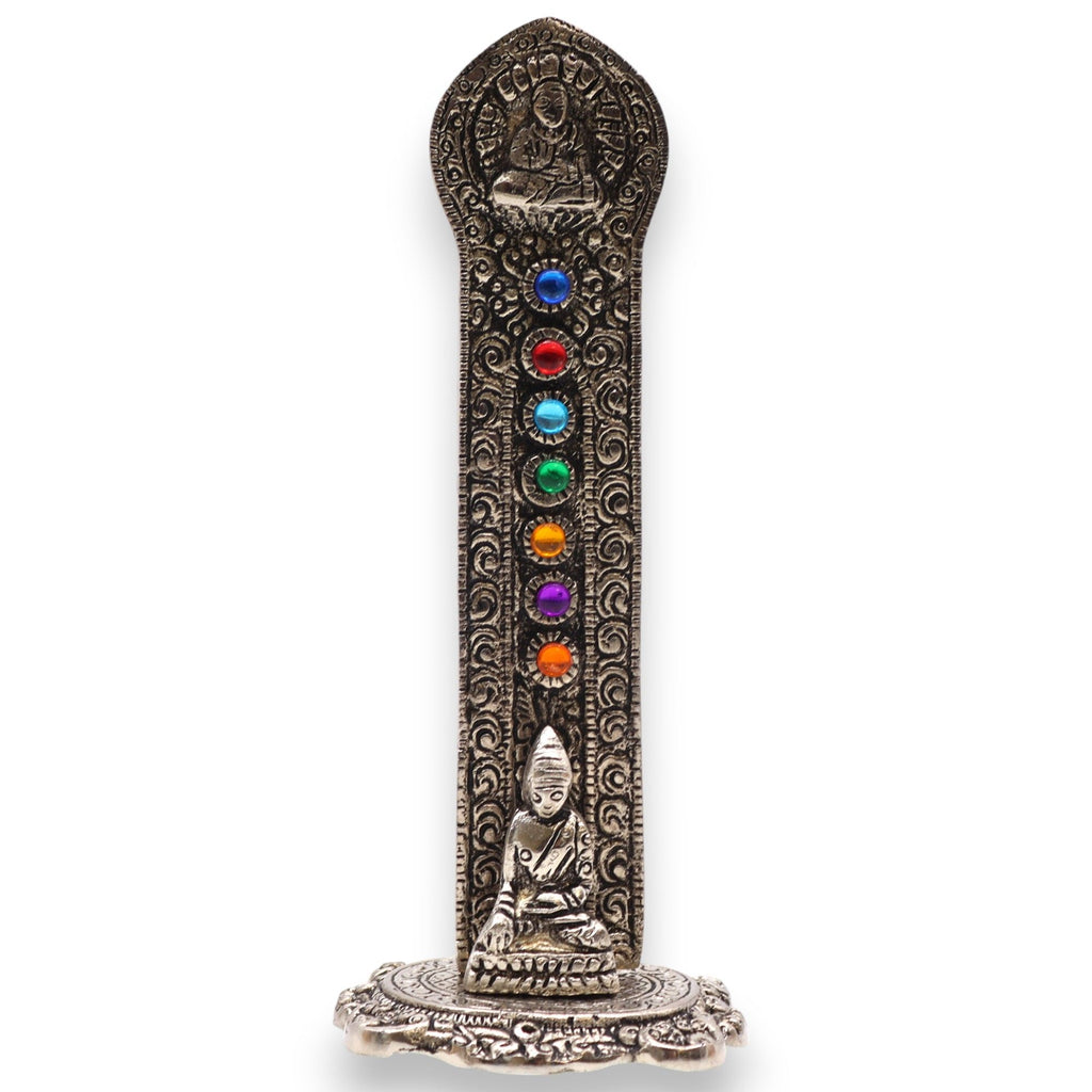 Porte-encens Tour Bouddha 7 Chakras 16 cm en aluminium, vue de face avec pierres colorées 7 chakras, idéal pour rituel de méditation et alignement énergétique.
