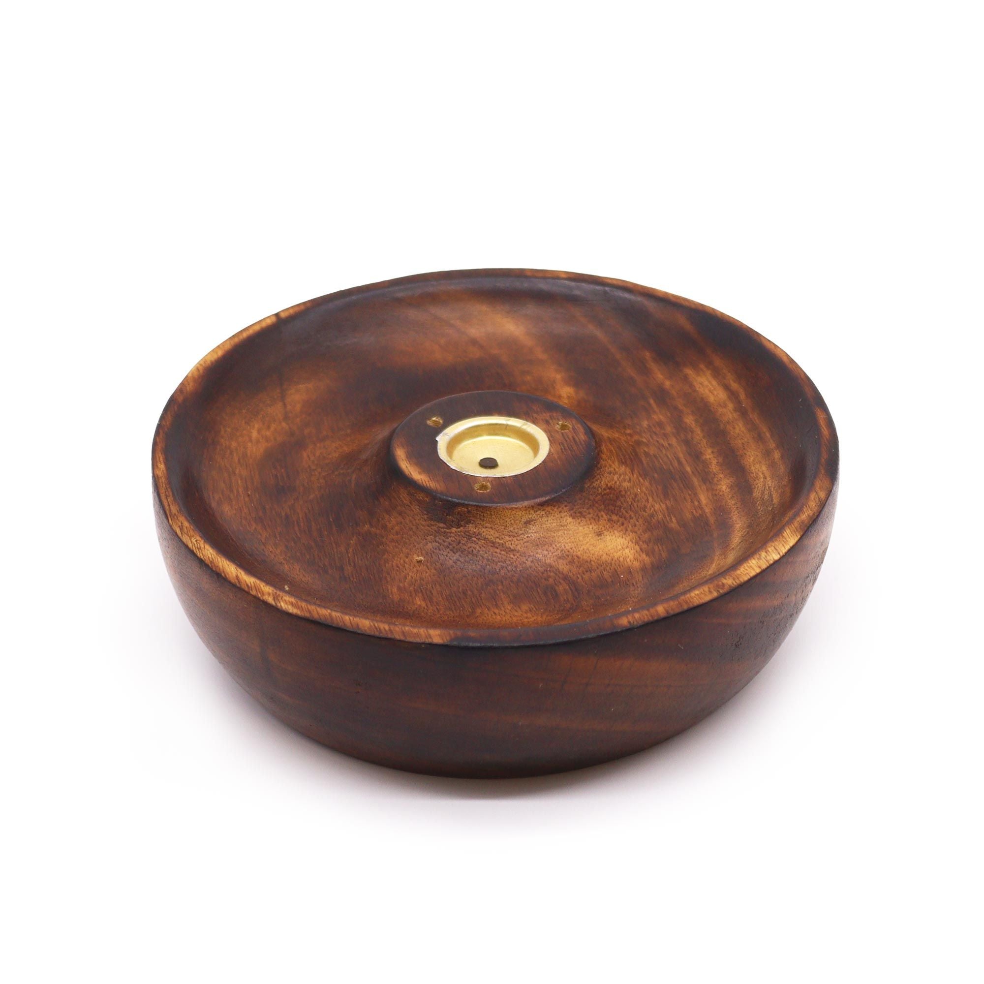porte encens minimaliste en bois naturel fabriqué artisanalement en Inde avec support central en métal pour brûler bâtons et cônes d’encens dans un espace zen