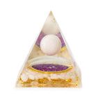 pyramide orgonite avec sphere de quartz au centre design epure