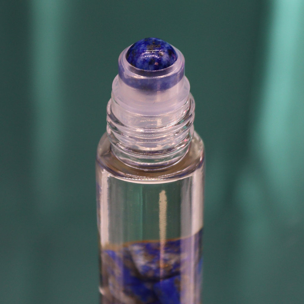 oll-on aux huiles essentielles avec bille applicatrice et pierre naturelle de sodalite.