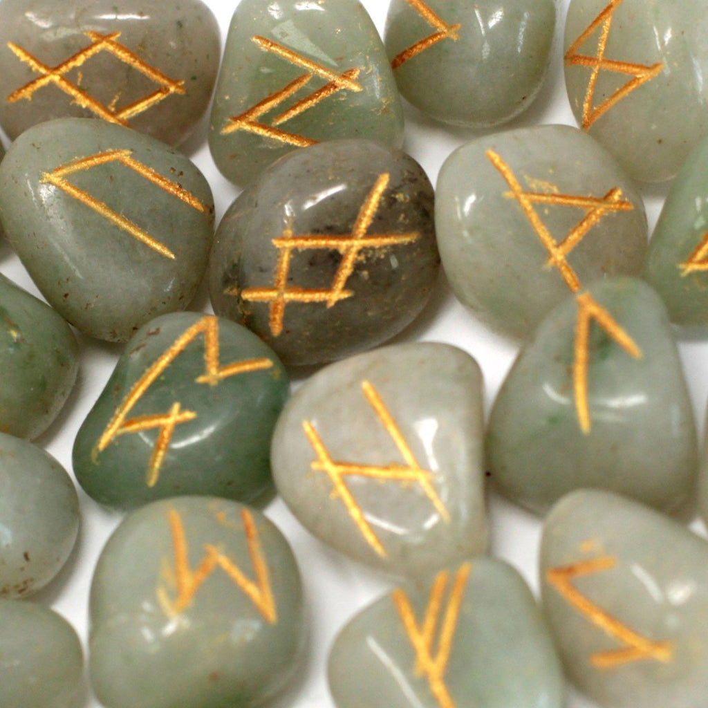 pierres runiques aventurine avec gravures