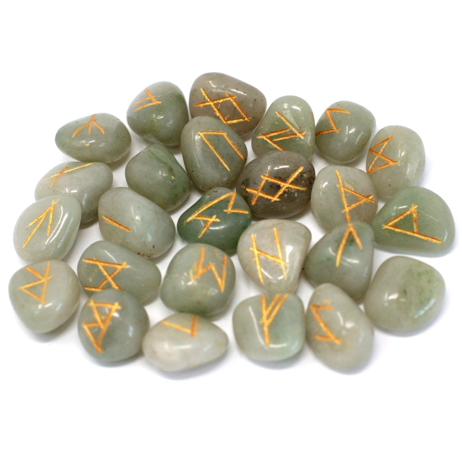 runes en aventurine verte pour chance et energie positive