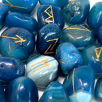 zoom sur runes blue onyx avec symboles runiques