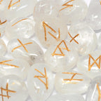 details des runes cristal de roche avec symboles graves