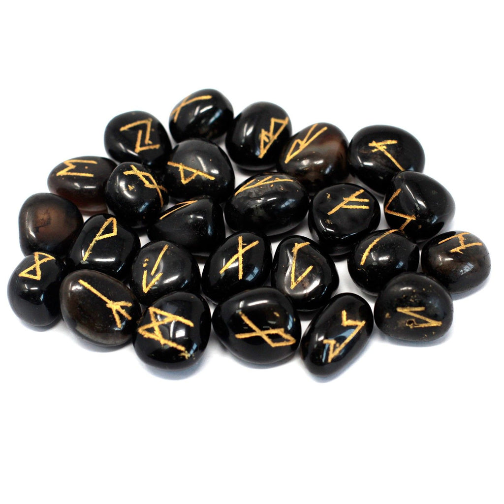 runes en onyx noir pour protection et ancrage