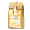 Sel de bain 500g citron, gingembre, orange présenté dans un sachet kraft avec étiquette jaune et cuillère en bois