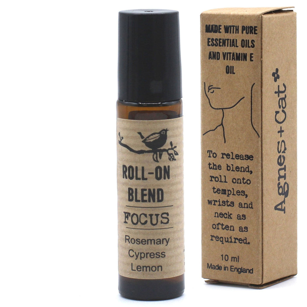 Flacon roll-on huiles essentielles Focus 10 ml et packaging naturel pour rituel de bien-être et relaxation